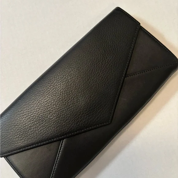 Cuyana Black Leather Clutch with Magnetic Closure Dustbag Included - Picture 14 of 14